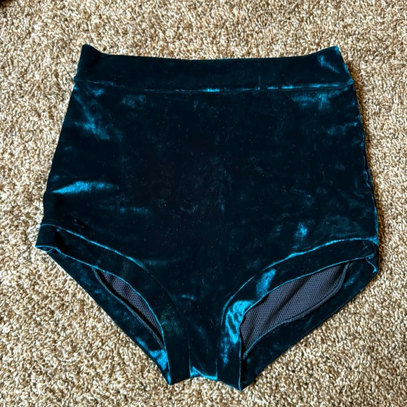 Pants - Oksa polewear velvet shorts